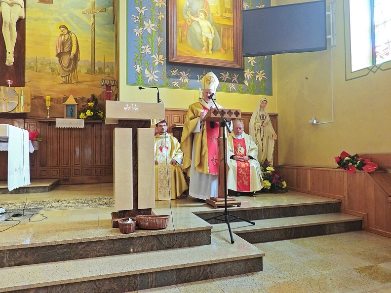 2022-Konsekracja kościoła - J. E. Abp Adam Szal-0106