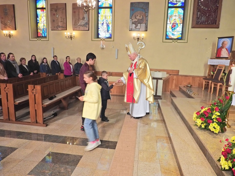 2022-Konsekracja kościoła - J. E. Abp Adam Szal-0109