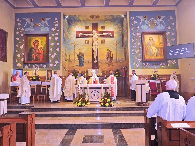 2022-Konsekracja kościoła - J. E. Abp Adam Szal-0107